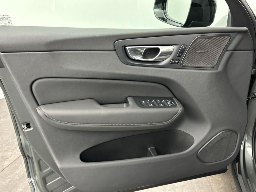 Volvo XC60 t6 398pk recharge ultra dark|