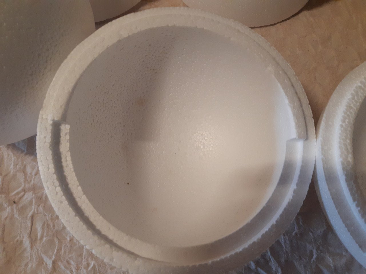 Piepschuim bollen, 23 stuks met 20 cm doorsnede, 7 stuks met 15 cm doorsnee