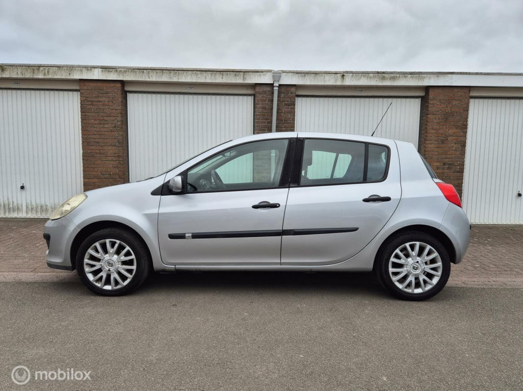 Renault Clio 1.6-16v dynamique / origineel nl / 5- deurs / airco / cruiseco