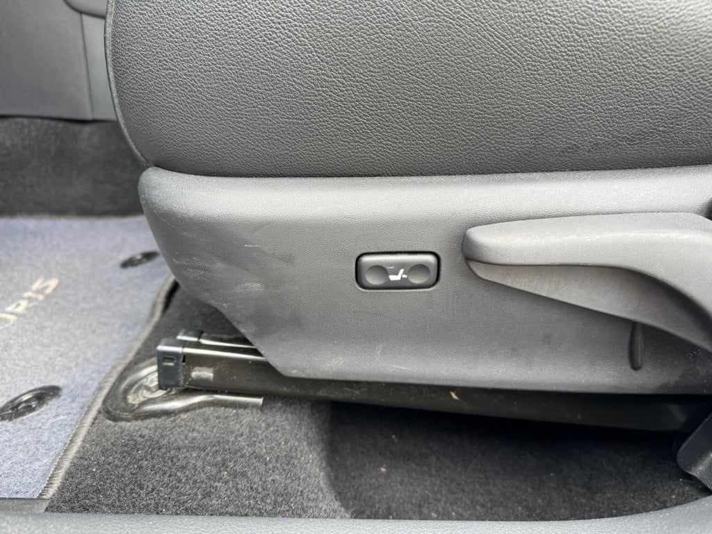 Toyota Auris 1.8 hybrid lease pro