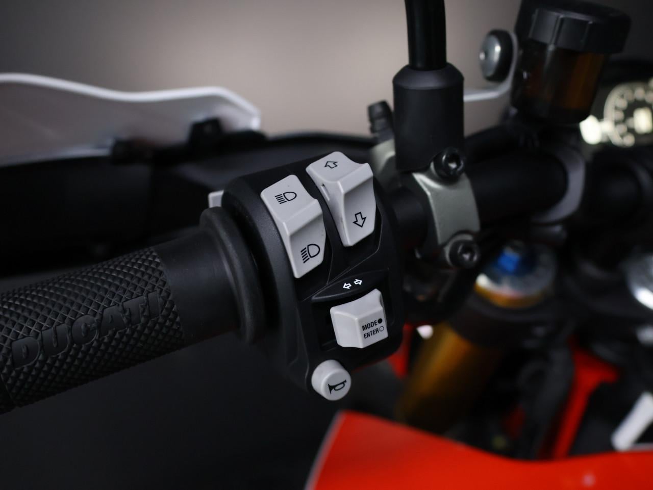 HYPERMOTARD 950 SP | Termignoni | Carbon