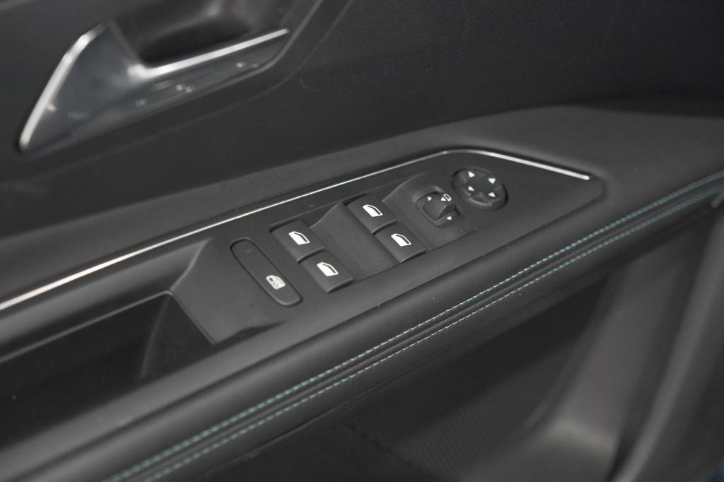 Peugeot 3008 1.6 hybrid 225 allure | camera | dodehoekdetectie | apple carp