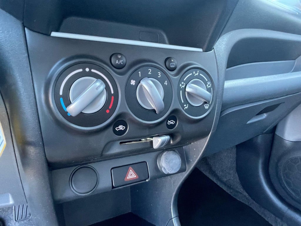 Suzuki Alto 1.0 exclusive easss