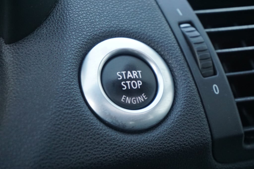 BMW 1 Serie 120i executive automaat - climate / navi / pano / cruise / park