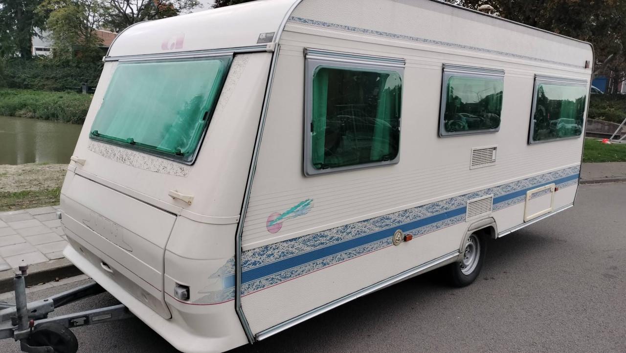 Adria 502 Up met voortent en luifel