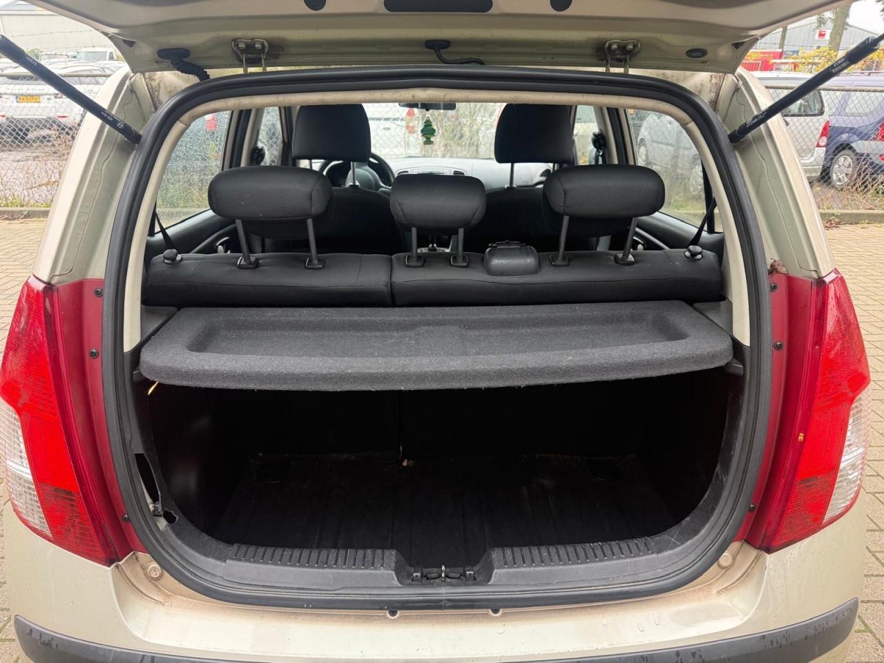 Hyundai i10 1.25i Dynamic Cool 146.881KM