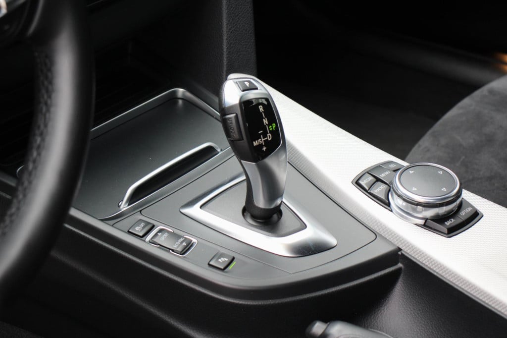 BMW 3-serie touring 318i m sport edition aut. - navi groot - adap led - pdc