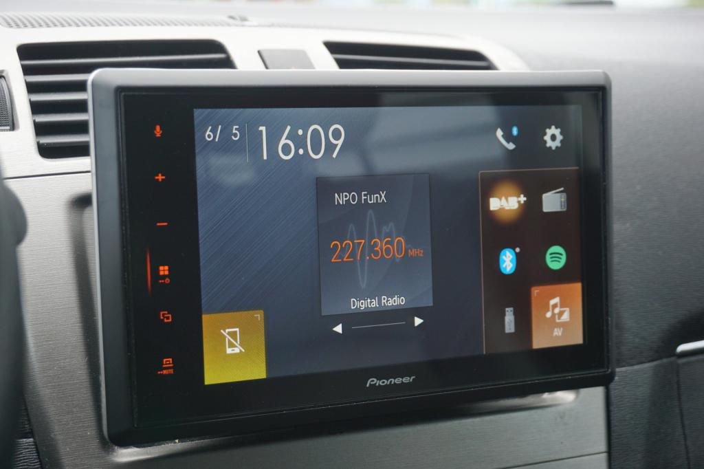 Toyota Avensis wagon 2.0 vvti business automaat - climate / cruise / camera