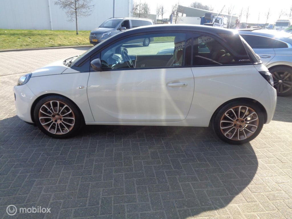 Opel Adam 1.4 74kw glam/airco/pdc/17'' lm velgen/bi color/half leer/special