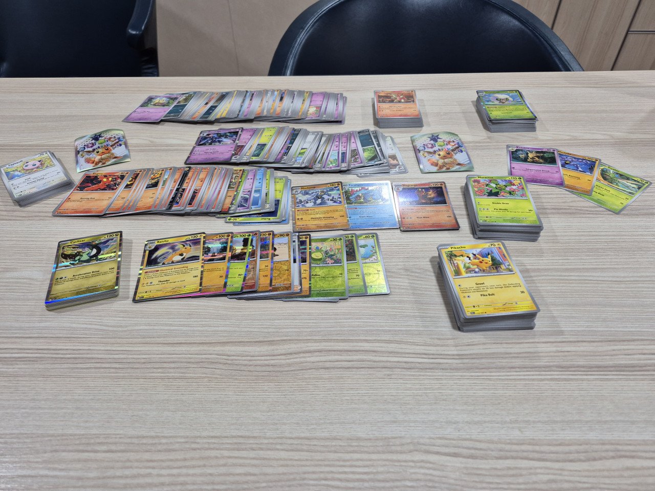 Hele mooie partij van 500+ pokemon kaarten.