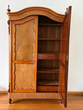 Antieke kast (planken en lades)