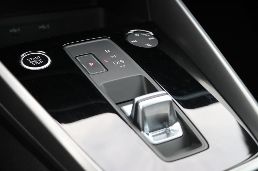 Audi A3 limousine 35 tfsi s edition 150pk s tronic