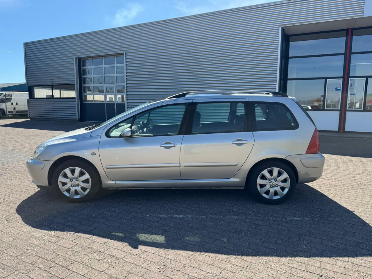 Peugeot 307 7 persoons bj 2004  1000 euro