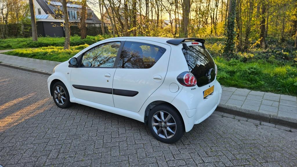Toyota Aygo dynamic navigator 2011 / nl auto / nap / apk 03/27