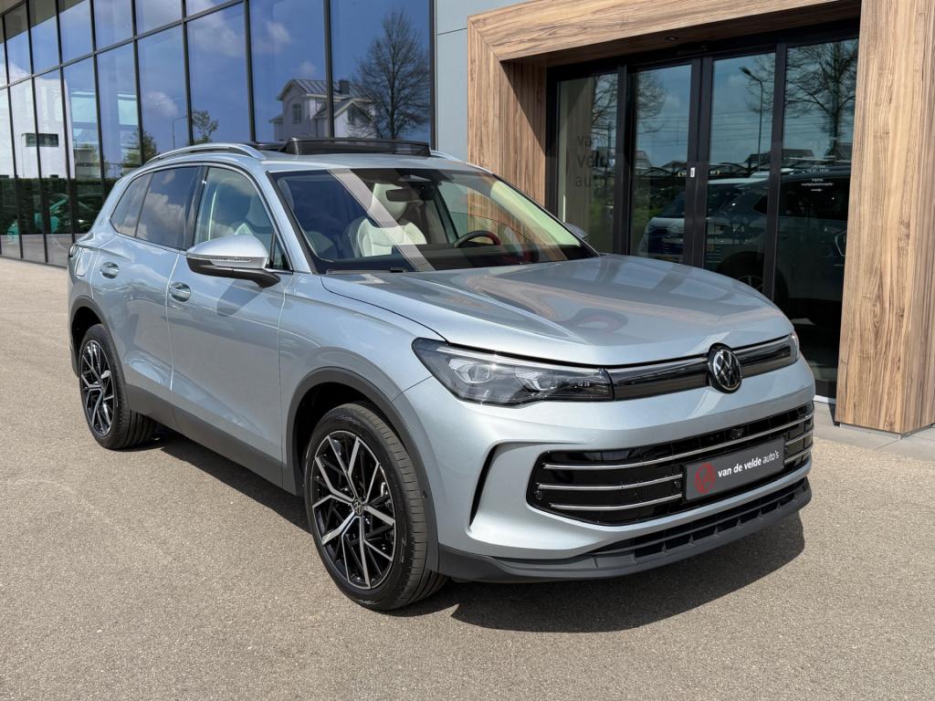 Volkswagen Tiguan 1.5 ehybrid elegance 204pk | panoramadak | trekhaak | 20"
