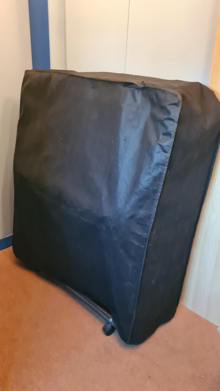 Opvouwbaar logeerbed