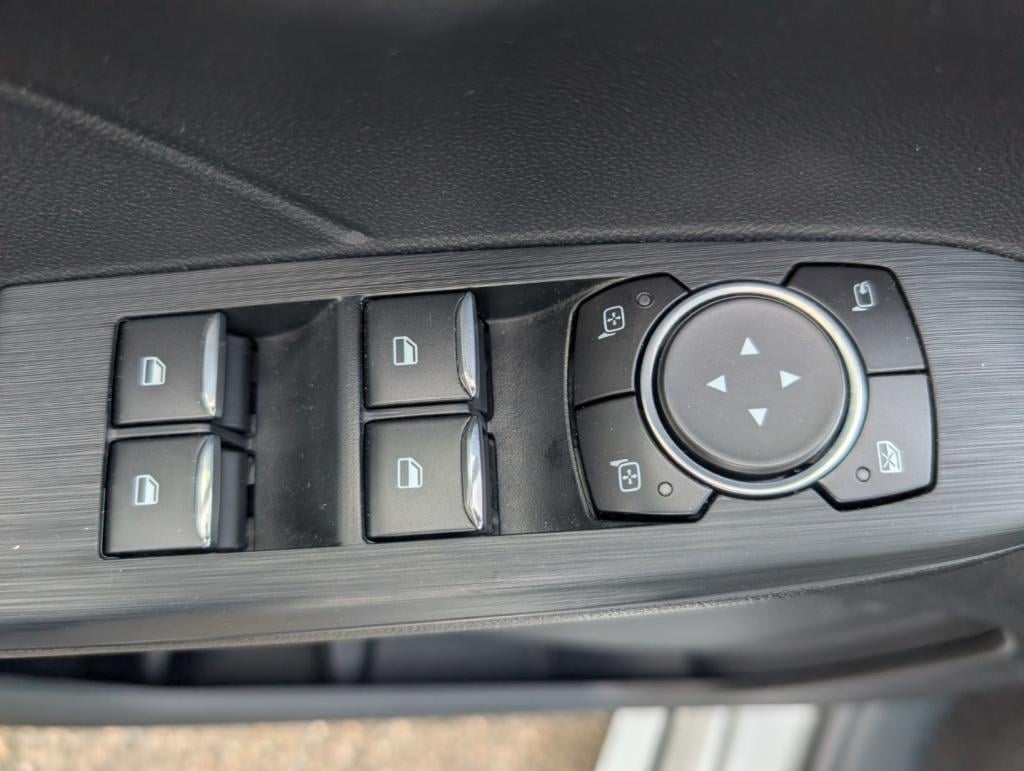 Ford Kuga 2.5 phev e-cvt 225pk st-line x , adaptive cc , panodak , winterpa