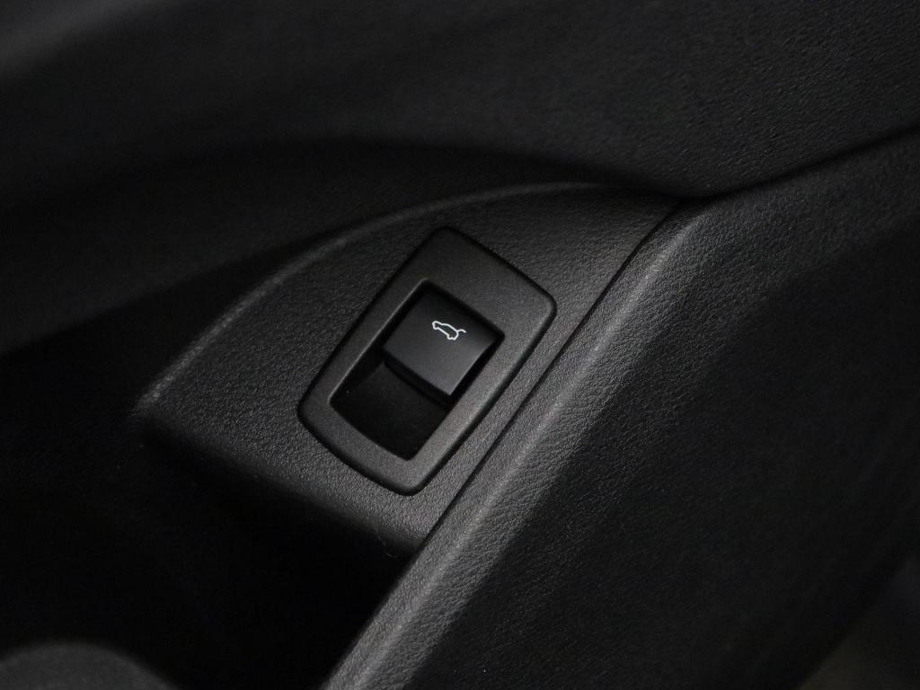 BMW X1 sdrive20i executive | automaat | apple carplay / android auto | pano