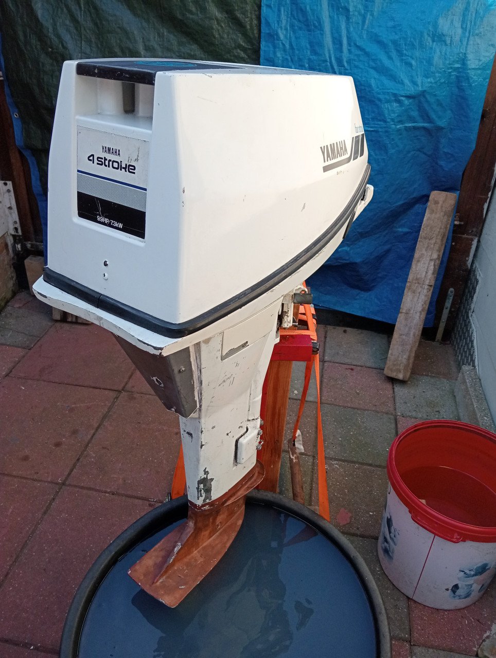 Uitlaatslangen en chemisch toilet ,truma gaskachel en yamaha 9,9