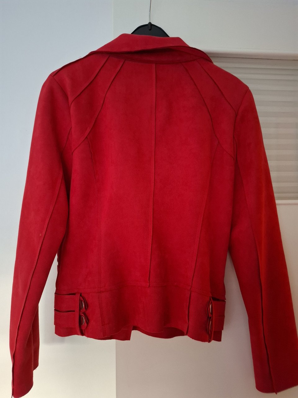 Rood jasje suede look