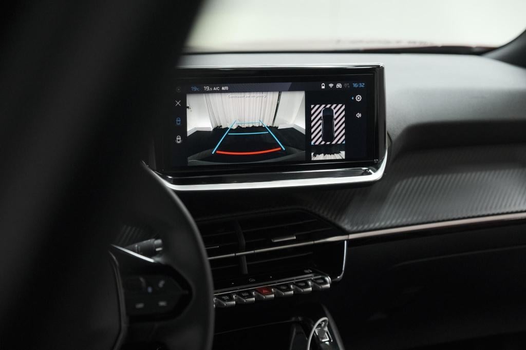 Peugeot 2008 puretech 100 allure | camera | navigatie | parkeersensoren | a