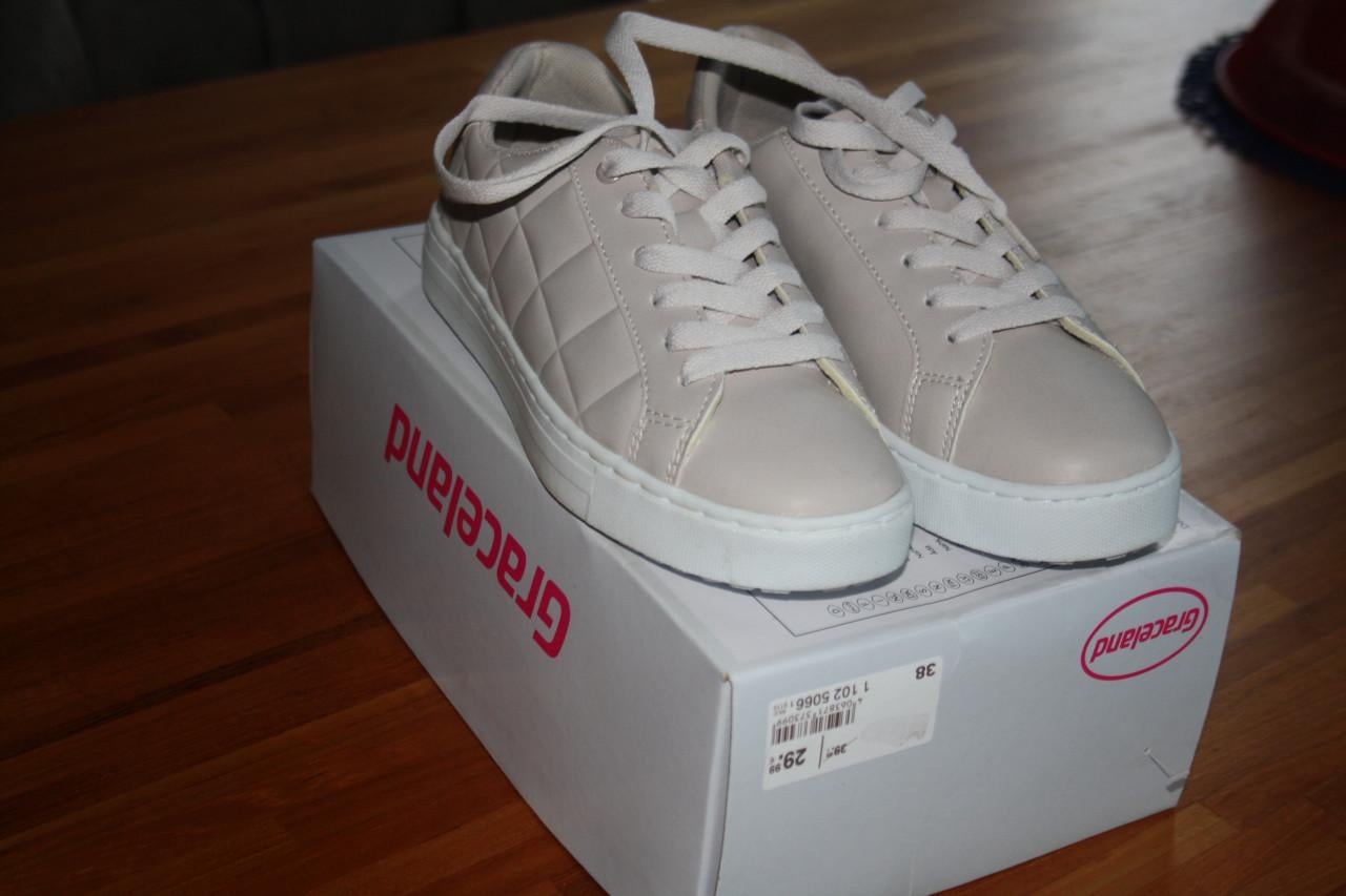 Te koop NIEUWE wandelschoenen