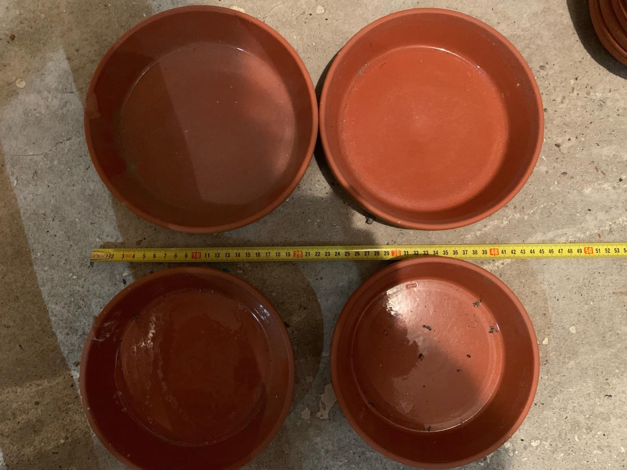 Aardenwerk schaaltjes en plastic
