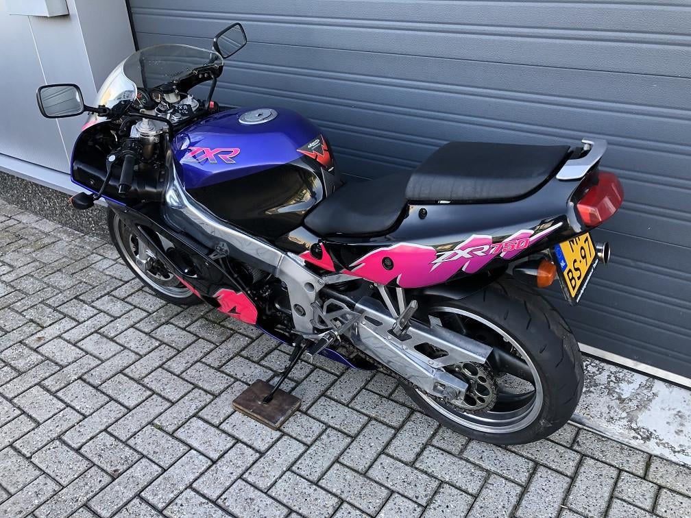 Onverknoeide Kawasaki ZXR750