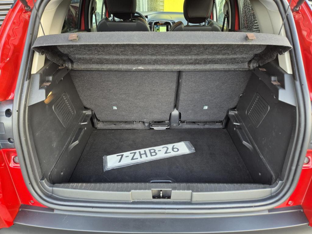 Renault Captur tce 90 helly hansen camera, trekhaak, all season banden, nav