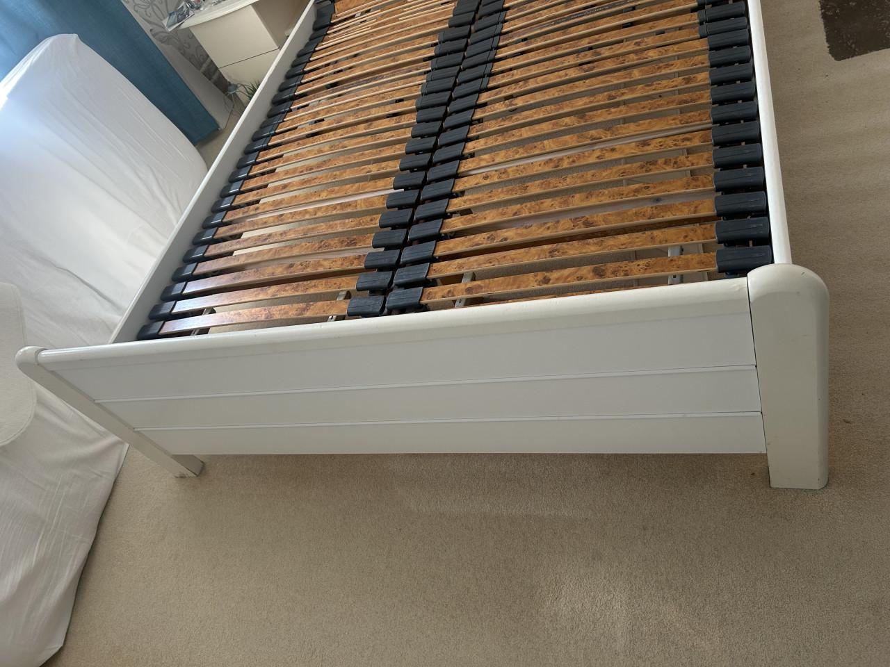 Wit 2 persoonsbed te koop!