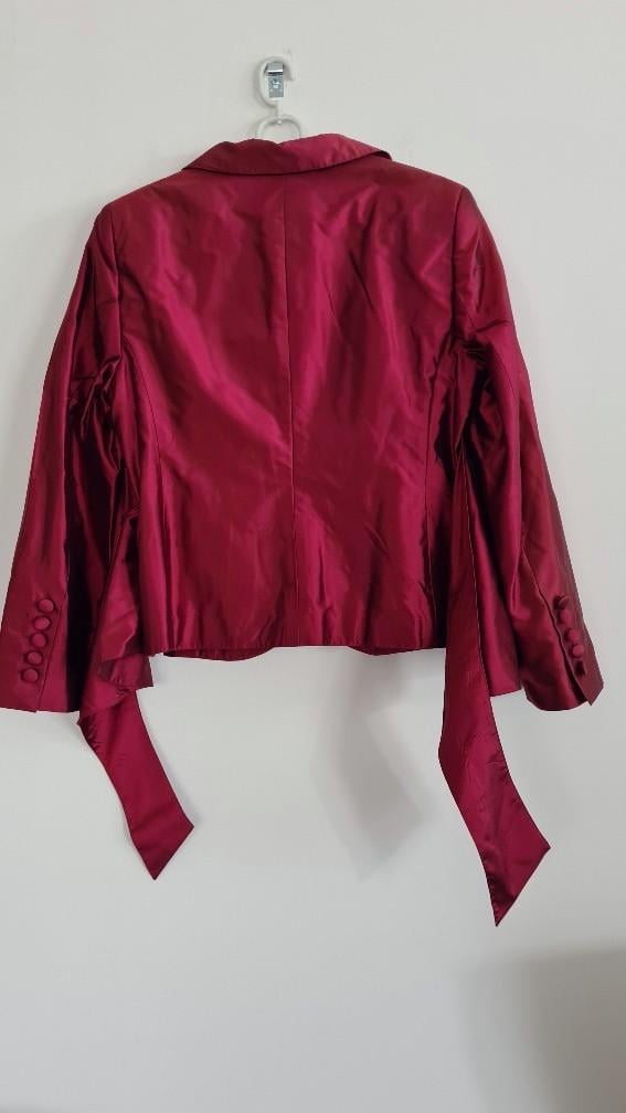 RENA LANGE: Nieuw robijnrood mantelpak maat 44/46 € 2.650,–