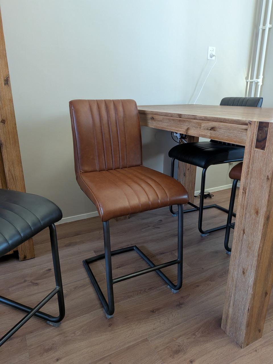 Eettafel Salzburg met 4 stoelen (Pronto wonen)