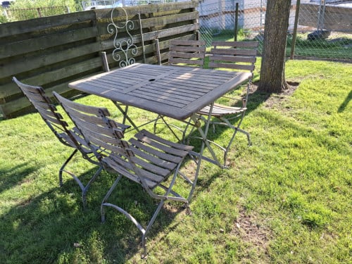 Oud teakhouten tafel + 4 stoelen