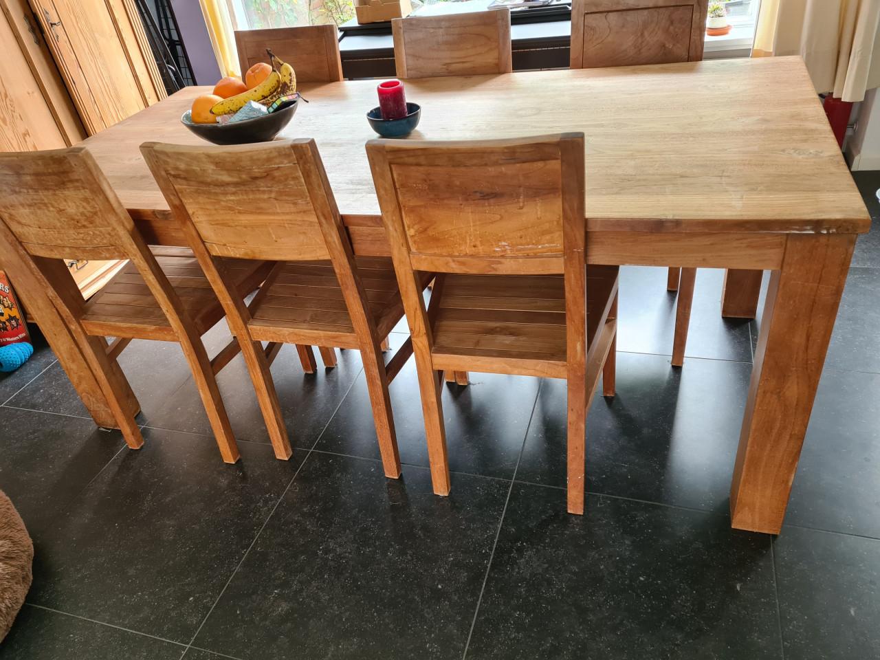 Teakhouten eettafel met 6 stoelen