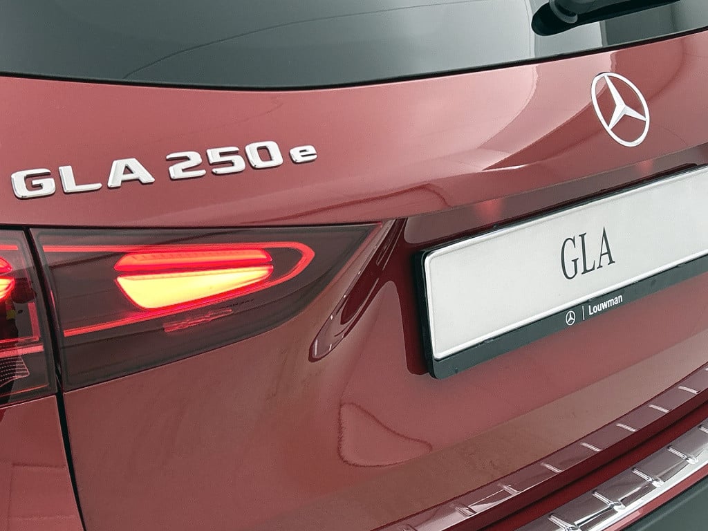 Mercedes-Benz Gla-klasse 250 e business solution amg | premium plus pakket 