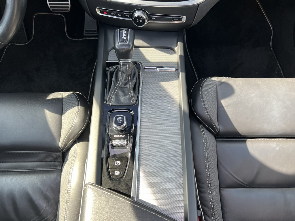 Volvo S60 t5 254pk aut8 r-design| panodak| adap.cruise| trekhaak| camera