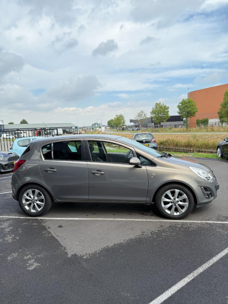 Opel Corsa 1.2 ecoflex selection - airco - stoelverwarming