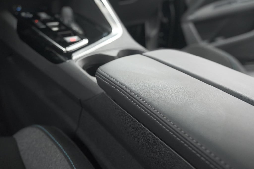 Peugeot 5008 puretech 130 eat8 active pack | 7 zitplaatsen | camera | navig