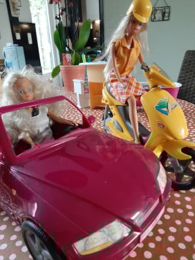 Cabrio en scooter voor Barbie
