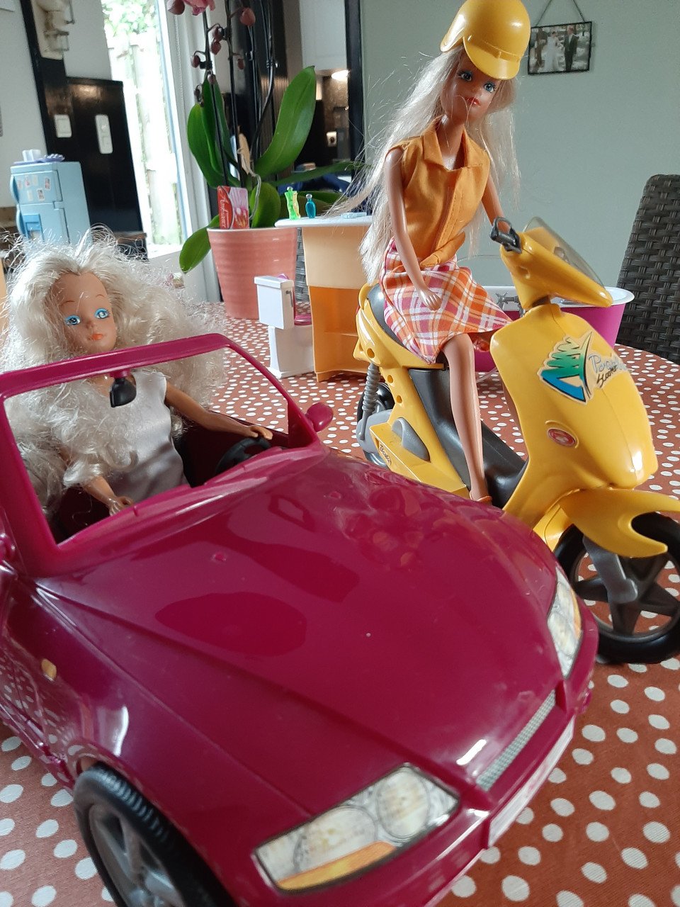 Cabrio en scooter voor Barbie