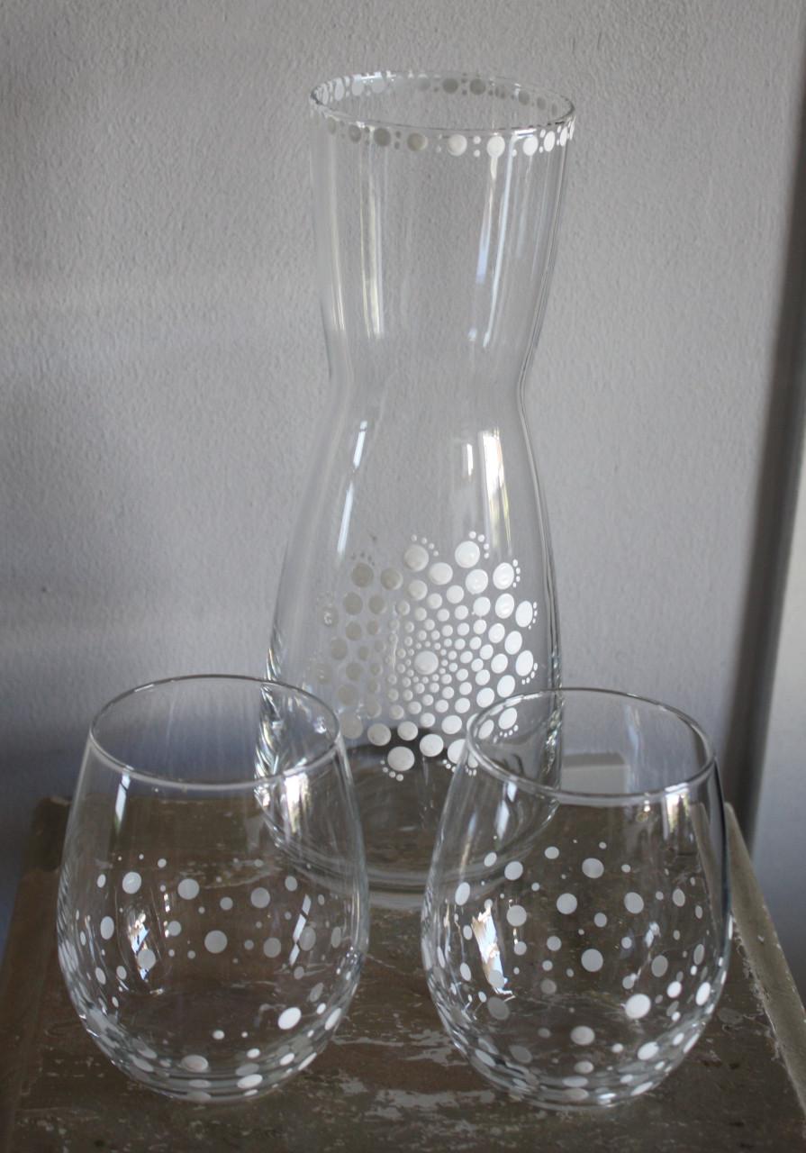 Waterkan met 2 gazen met stipjes patroon