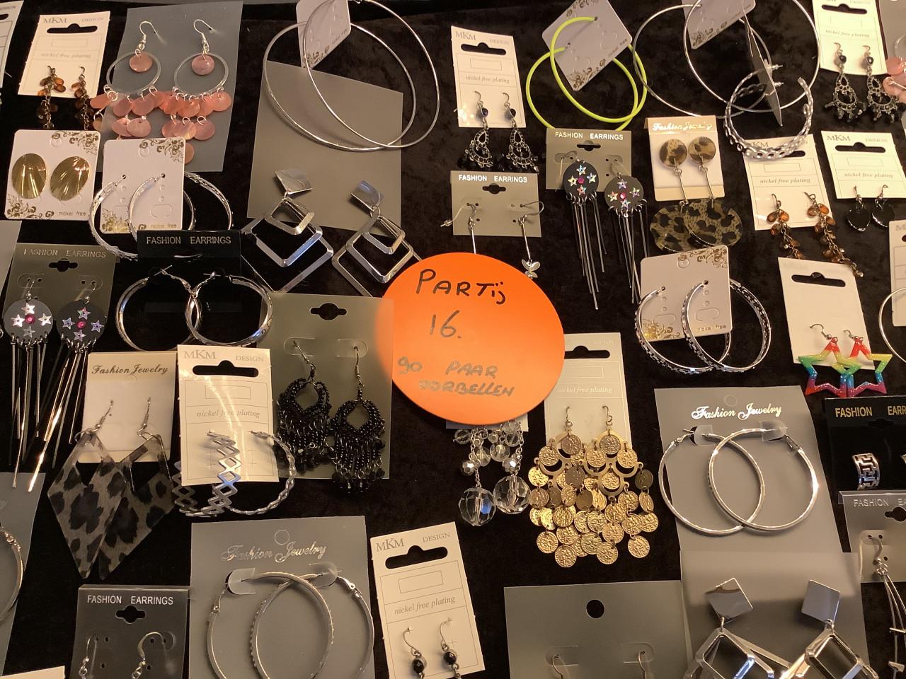 Partij prachtige oorbellen. (Partij 16)