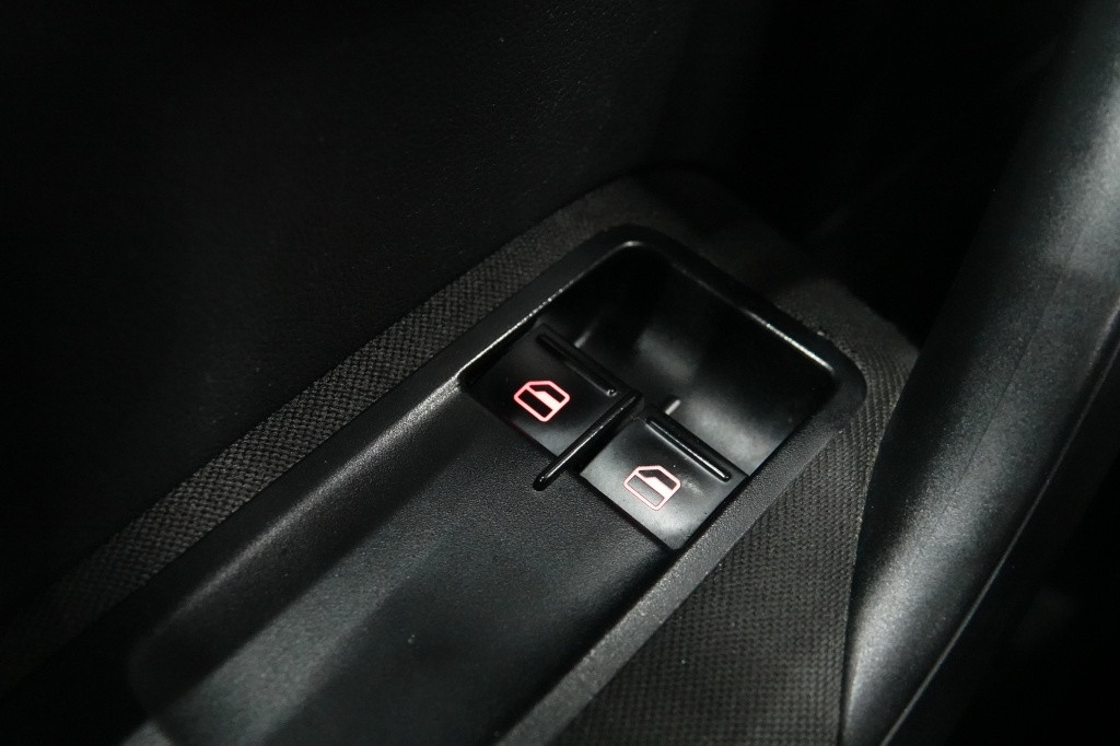 Volkswagen Polo 1.2-12v comfortline | cruise | pdc | airco |