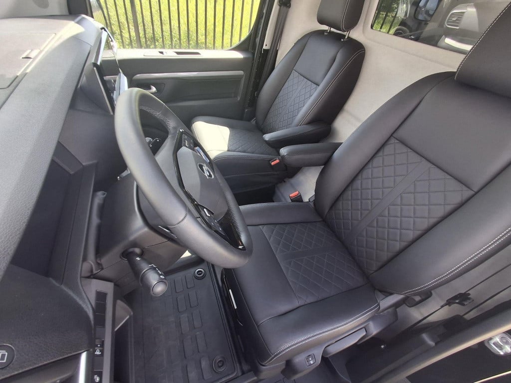 Opel Vivaro 2.0 diesel 180 s&s l3 automaat | leder | trekhaak | navi