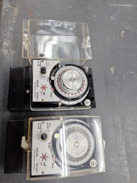 Schakelklok analoog 2 stuks