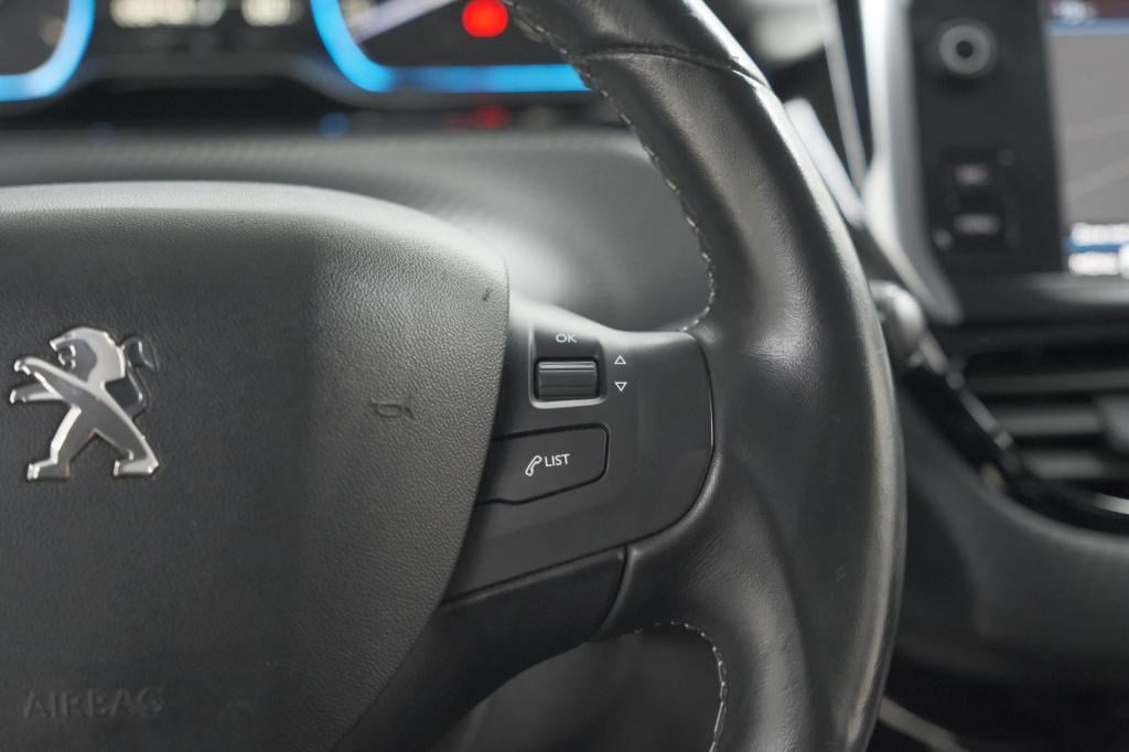 Peugeot 2008 puretech 110 allure | trekhaak | parkeersensoren | navigatie