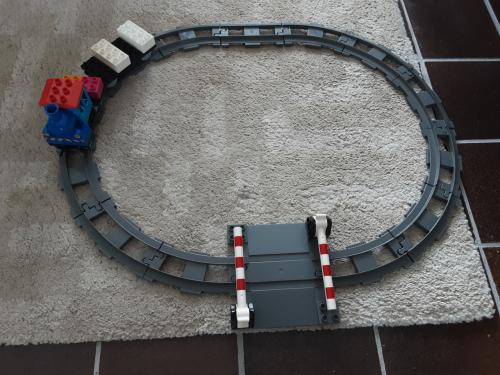 Duplo treinbaan met locomotef en wagon