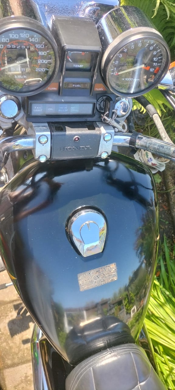 Honda Magna V30