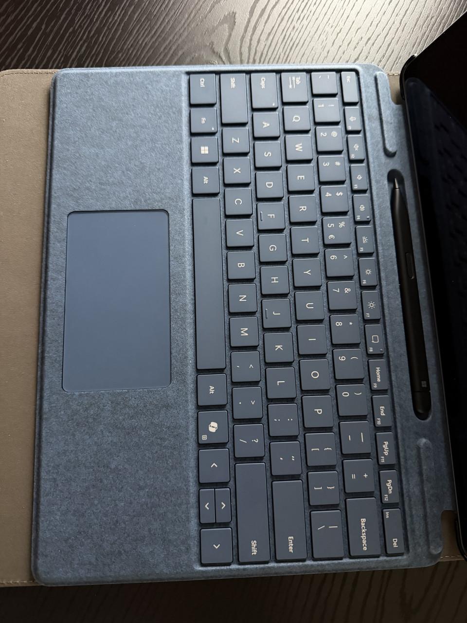 Microsoft surface pro 11 snapdragon x plus