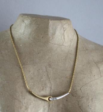 Goudkleurige ketting met zilverkleur  stukje